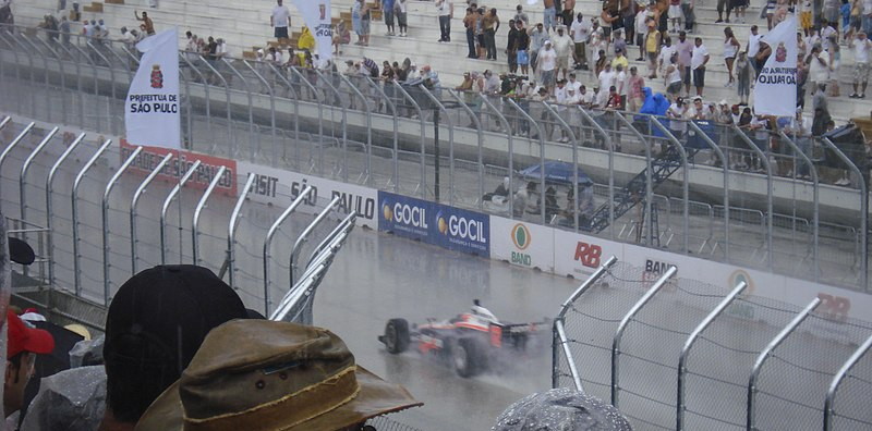 indycar race on a very wet track