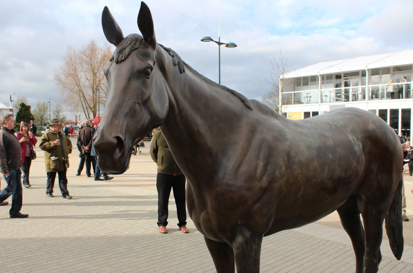 statue of Best Mate at Cheltenham racecourse